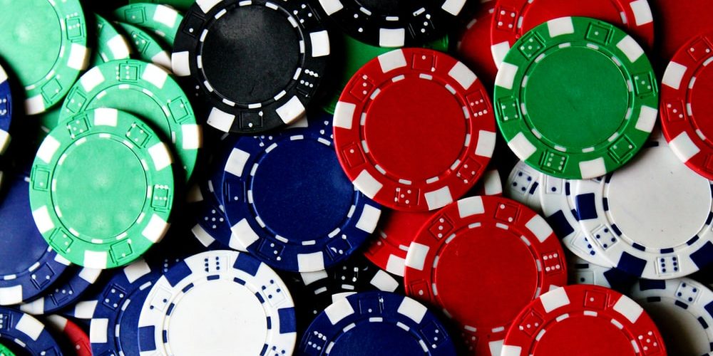 Poker Chip Sets – Compare the 3 Types Before You Buy